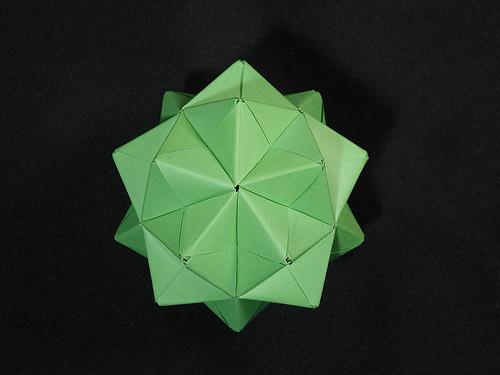 手工教程 折纸 > 规则纸艺:模块儿折纸 折纸是纸艺中最富有变化力的一