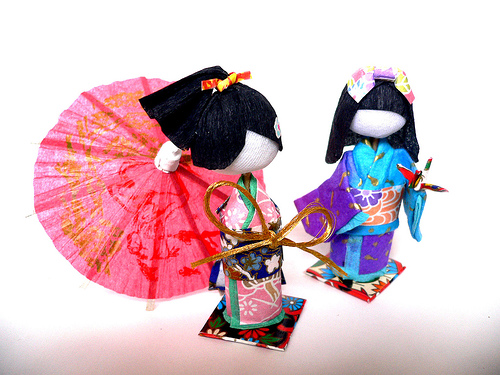 可爱的日本和服纸艺娃娃