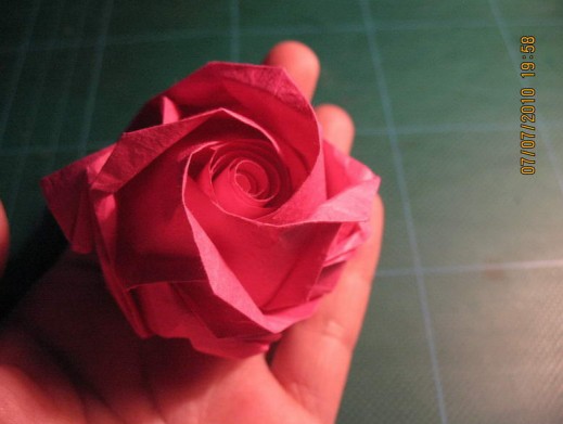 纸玫瑰的折法手把手教你学习gg玫瑰的折法图解与手工教程