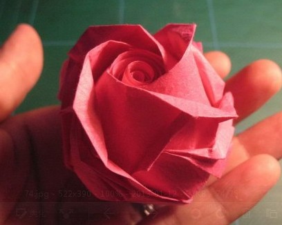 GG折纸玫瑰花的折法图解教程手把手教你制作GG折纸玫瑰花